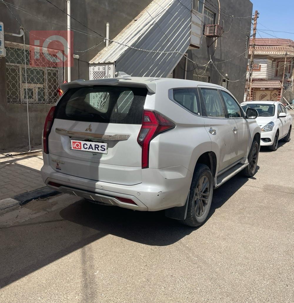 ميتسوبيشي باجيرو سبورت